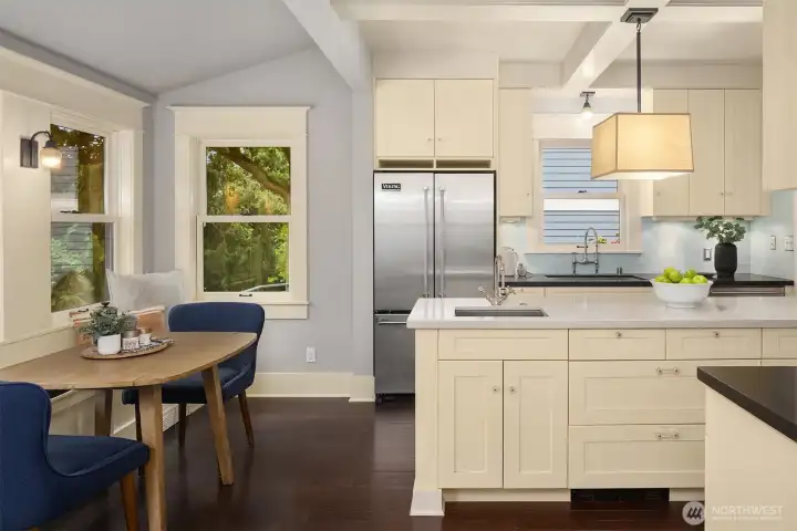 There’s a warmth to this kitchen you feel right away—sunlight, natural materials, and a layout that draws people in. It’s the kind of space where everyone ends up, whether you planned for it or not. There’s a warmth to this kitchen you feel right away—sunlight, natural materials, and a layout that draws people in. It’s the kind of space where everyone ends up, whether you planned for it or not.