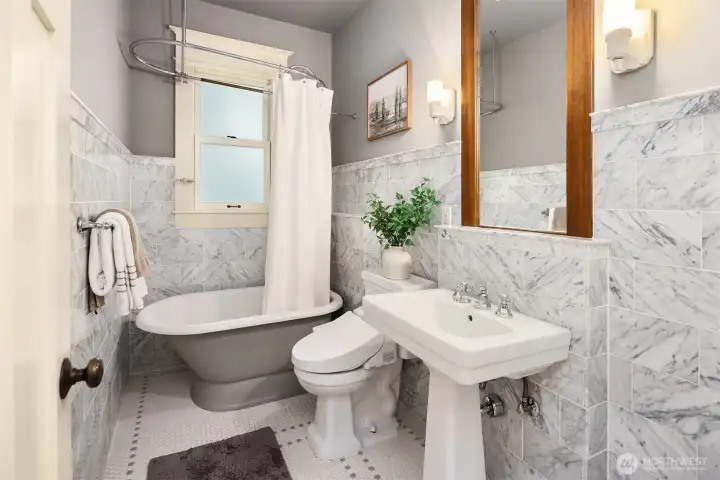 End the day here—soak in the freestanding tub, the kind of bath that turns a quick routine into something you actually look forward to. End the day here—soak in the freestanding tub, the kind of bath that turns a quick routine into something you actually look forward to.