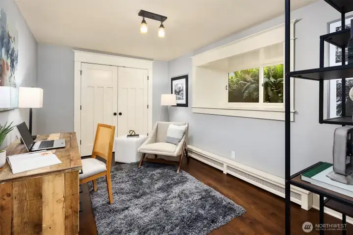 Work from home without compromise—a true flex space that easily shifts between office, guest room, or whatever life needs next. Work from home without compromise—a true flex space that easily shifts between office, guest room, or whatever life needs next.