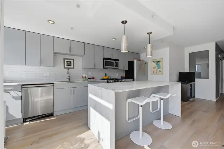Imagine, entertaining in this kitchen. Imagine, entertaining in this kitchen.