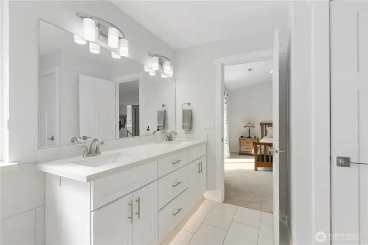 Well-appointed full bath with fresh, functional finishes