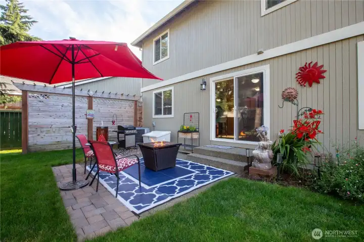 Nice patio area with privacy wall