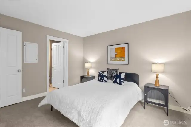 Secondary bedroom main floor w/bathroom