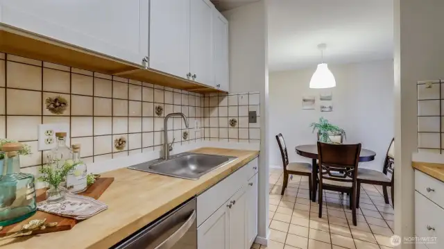 You will love the proximity from the kitchen to the dining room.