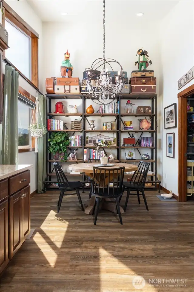 Breakfast nook off kitchen
