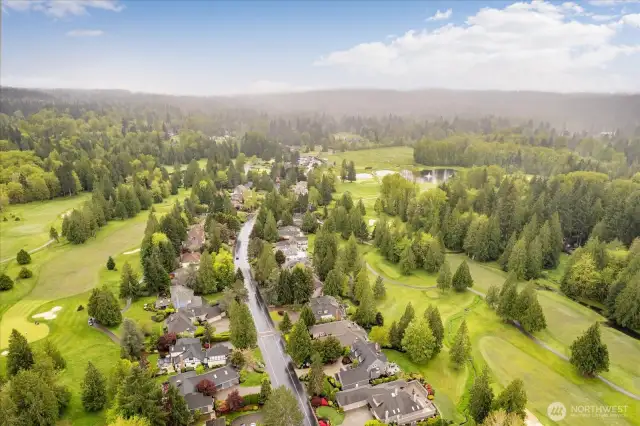 The neighborhood blends into the course.