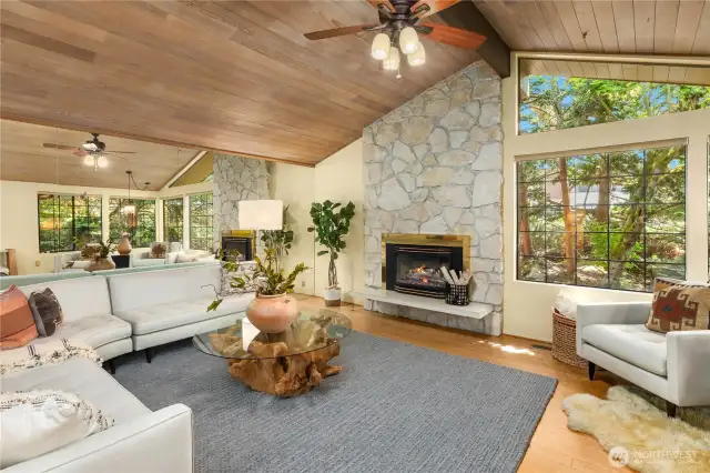 Gorgeous living and sitting area.