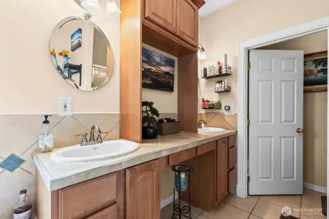 Primary en-suite