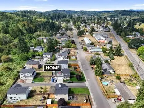 Small welcoming housing development, just blocks from the center of Tenino, close to schools, great restaurants, Market Fresh and hardware stores.  Short distance drive to Chehalis, Rainier, Yelm and Tumwater.