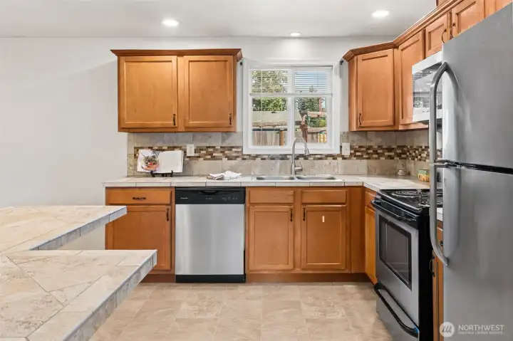 16905 - Open Kitchen from Living Room