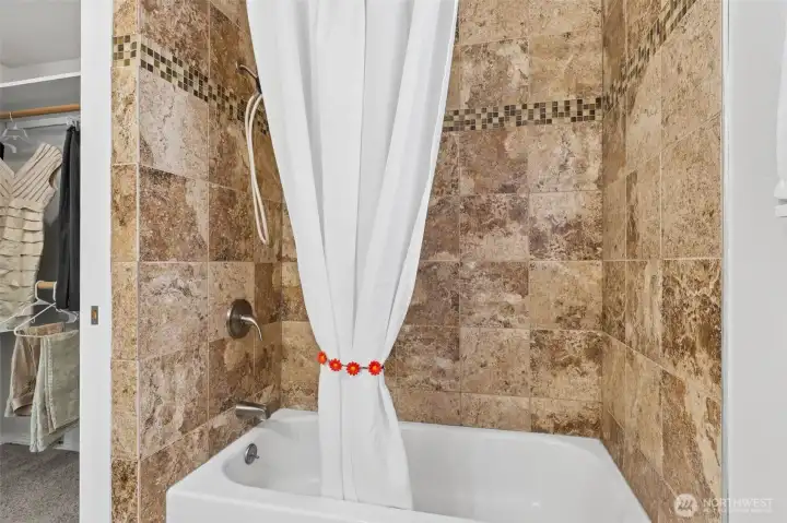 16905 - Primary Private Full Bath
