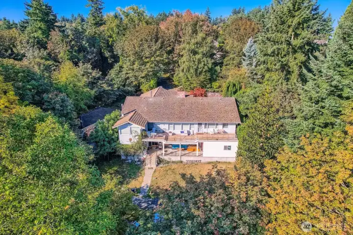 Picture of main home.  Approximately 6100 square feet including the beach house.