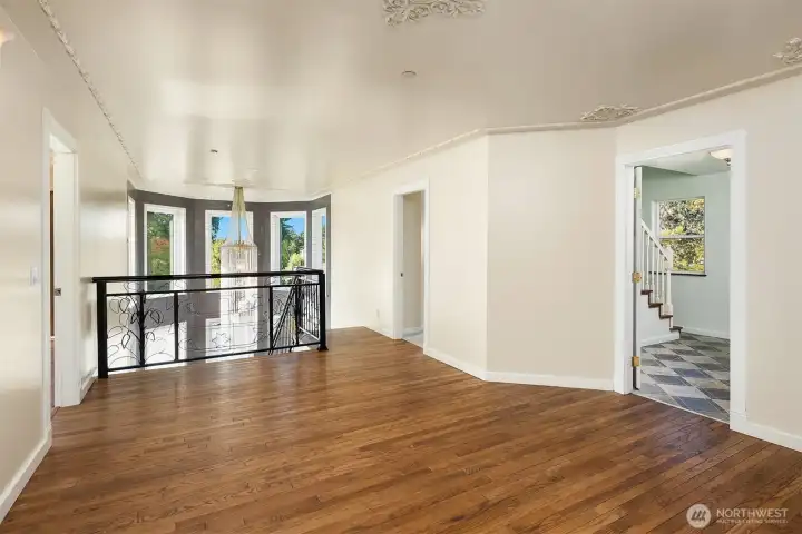 Atrium connecting the 4 upper-floor bedrooms, plus laundry area.