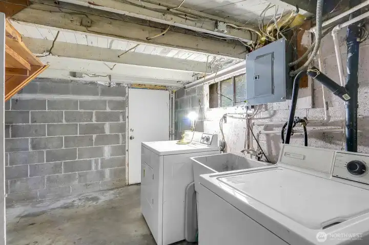 Laundry room with washer/dryer.