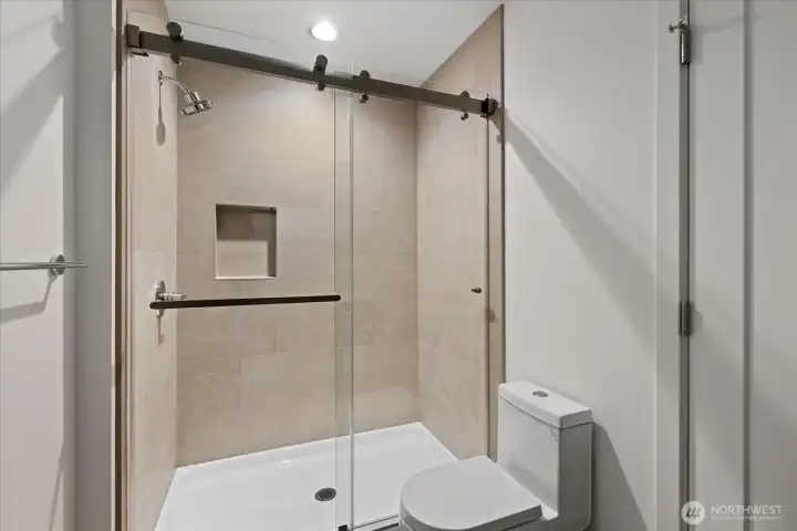 upstairs bathroom en suite