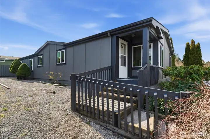 Freshly painted exterior~!