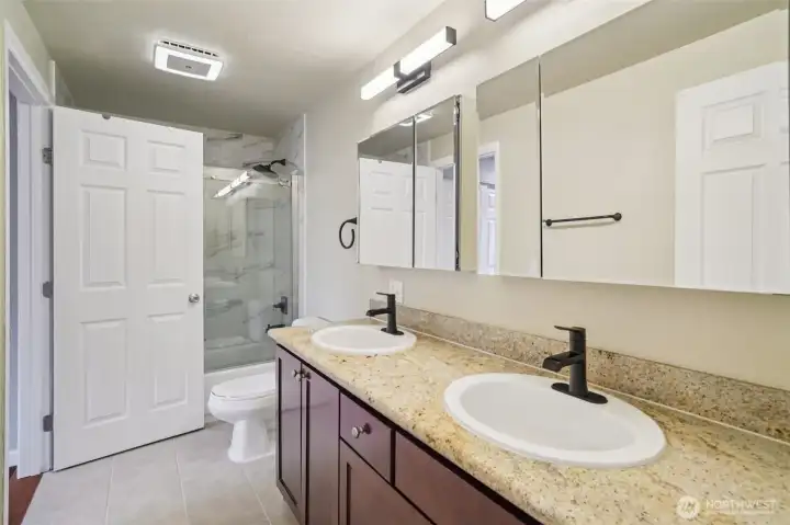 Junior en suite bath with double sinks