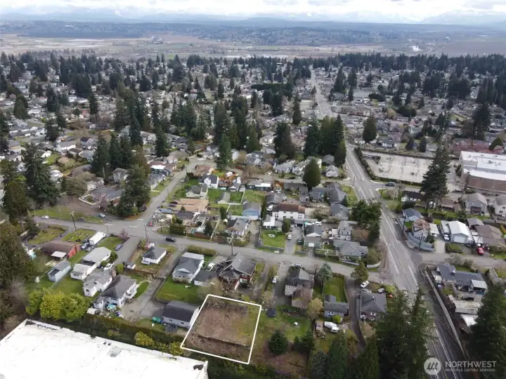 Facing East (Lot lines are an approximation)