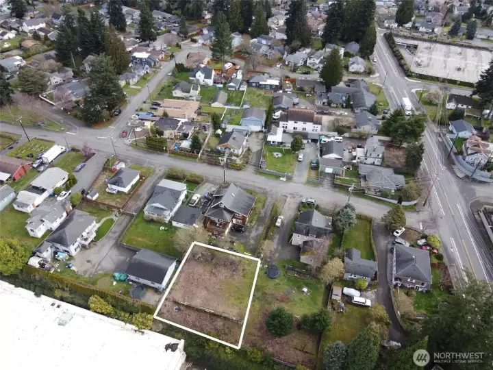 (Lot lines are an approximation)