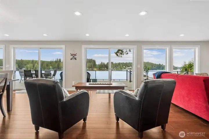 Eight separate window and sliding door combinations line the lakeside wall, completely dissolving the barrier between indoors and Mason Lake beyond. It is breathtaking in that immediate, stop-you-mid-sentence kind of way, and because the sliders invite you directly outside, the whole house takes on that effortless indoor-outdoor lake lifestyle people dream about but rarely find executed this well. Add in the full remodel and effective build year of 2020, and suddenly you get the best combination possible, sweeping waterfront views with updated finishes and modern comfort already handled.