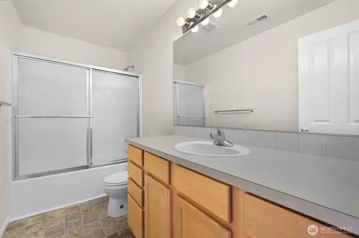 Guest Upstairs Bathroom