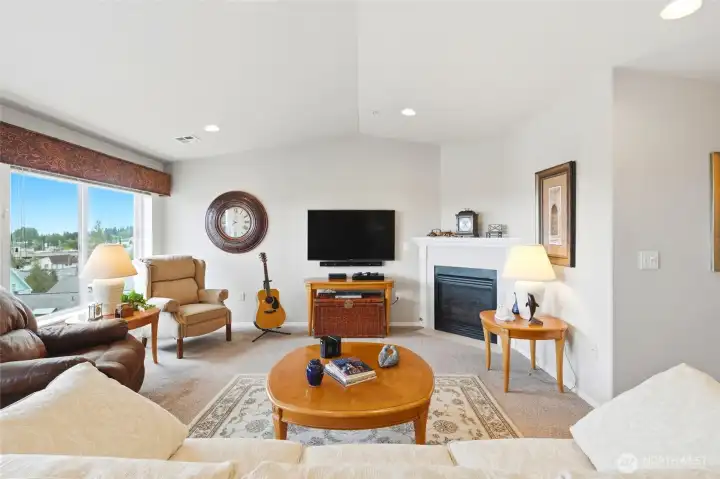 Living room with gas insert...AND, natural gas is INCLUDED with the monthly HOA dues.