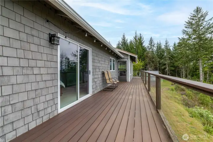Expansive Trex decking