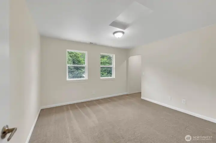 Apartment 2nd bedroom.