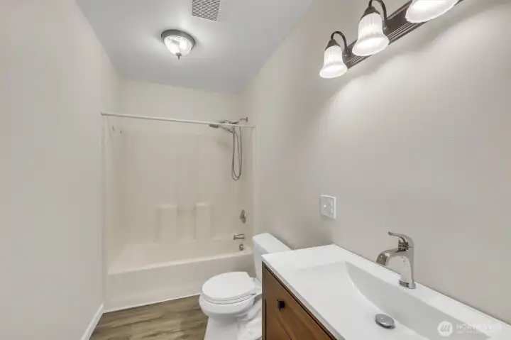 Apartment full bath