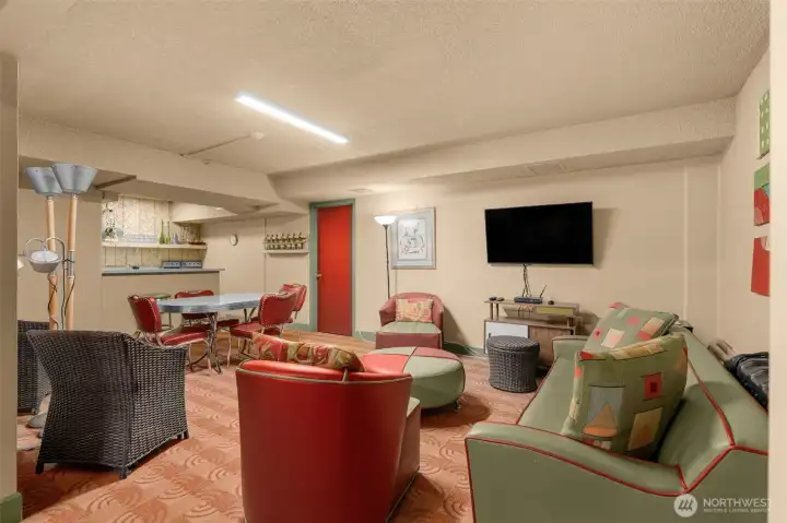 The Dolphin Lounge!