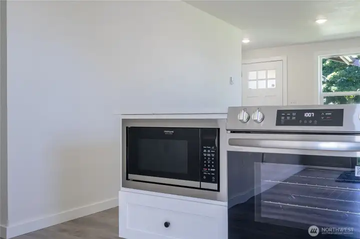 Built in microwave! Built in microwave!