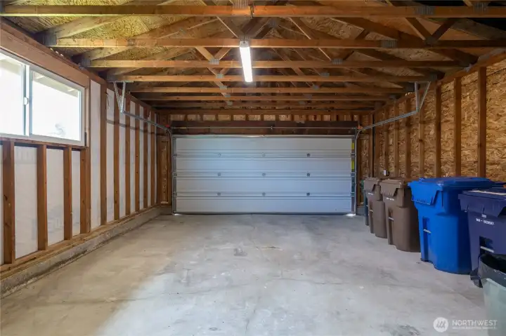 Oversized 2 car garage! Oversized 2 car garage!
