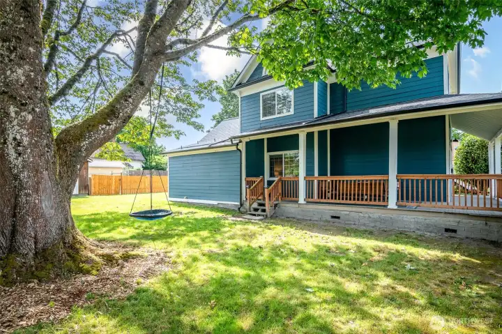 This fully fenced yard is a dream!
