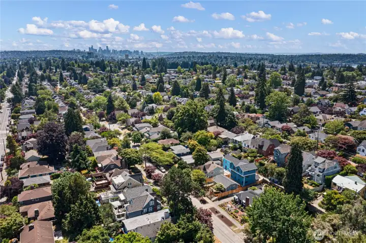 Easy access to I-5, WA 522 and the lightrail make commuting a breeze!