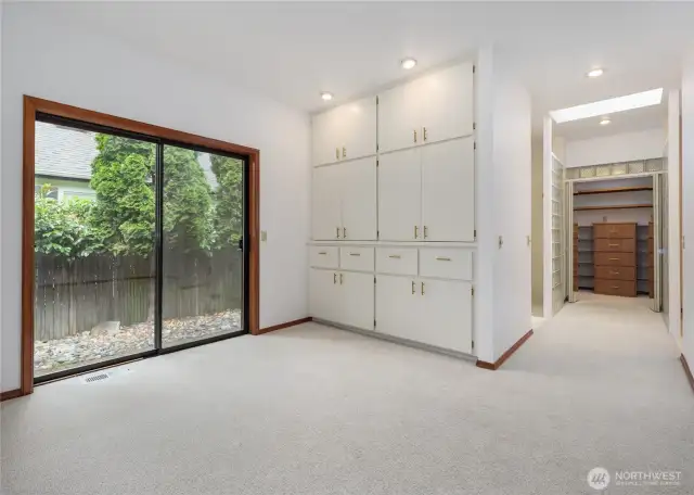 Grand suite with fenced yard for pets