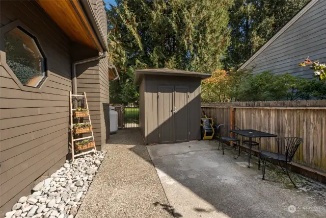 Garden shed and gated yard space