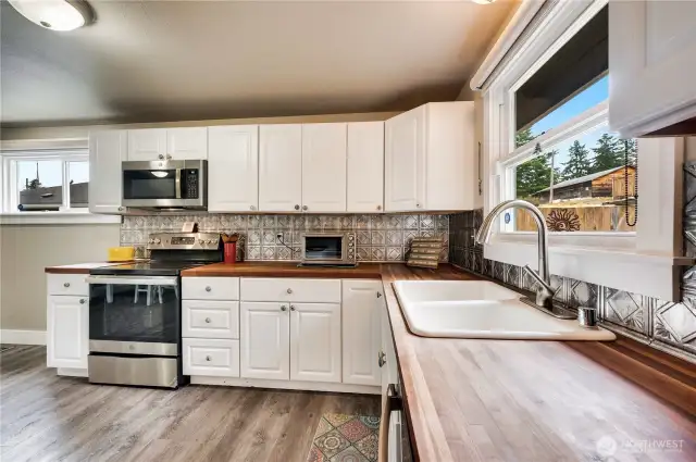 Lovely Kitchen with Newer