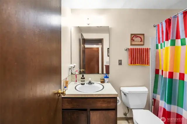 Unit 1 Full main hall bath