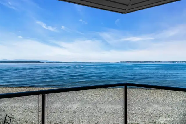 Unit 2 180+ degree view of the ocean.  Can't you just hear the waves by looking at this photo?