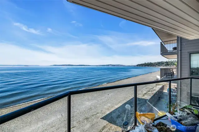 Deck off unit 2. Blue skies and a bluer ocean is at your fingertips