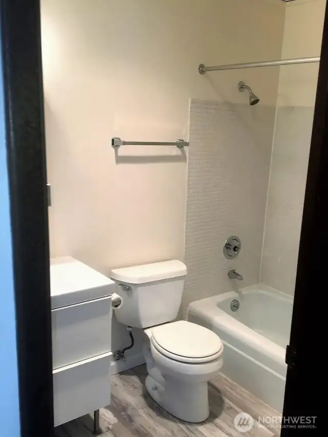 Unit 2 main hall - full bathroom
