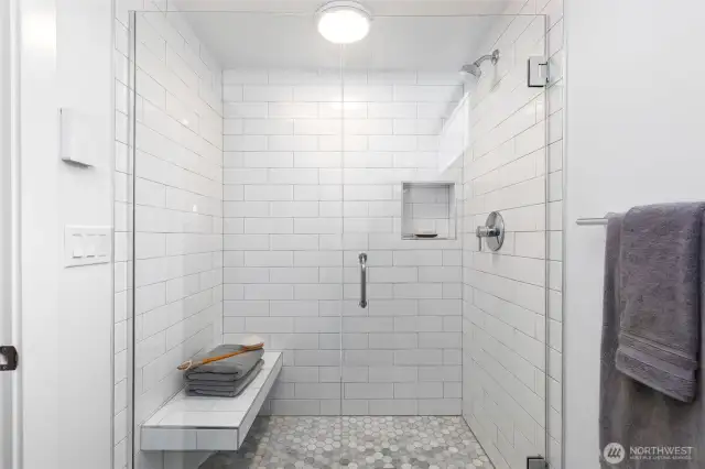 Lower level 3/4 bath.