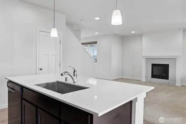 Kitchen Island w/ Quartz Countertops