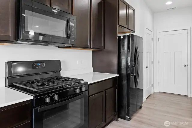 Kitchen w/ Gas Range