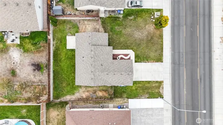 Great picture of the entire property.