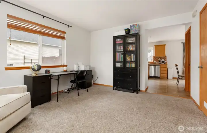 This versatile room offers options!!