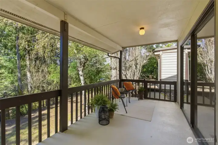 Covered Deck off dining area
