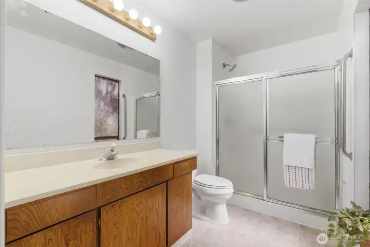 Primary En-Suite Bathroom