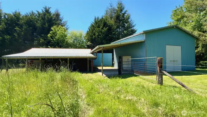 Barn w/ Stable Barn w/ Stable