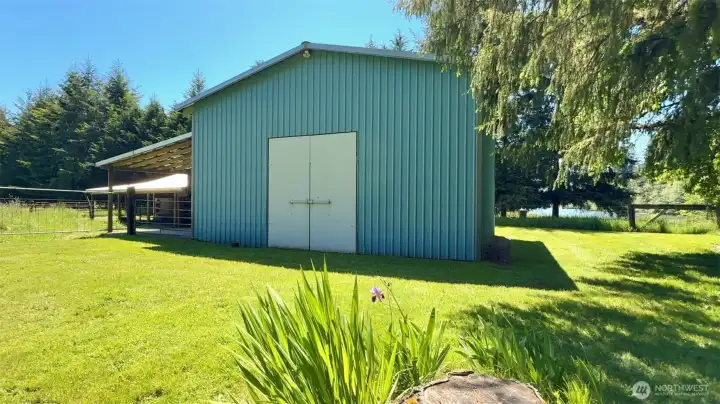 Barn w/ Stable Barn w/ Stable